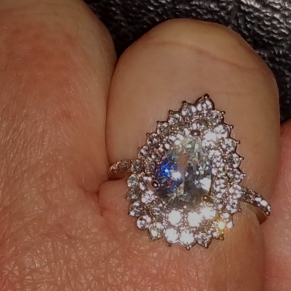 ***PEAR SHAPED GENUINE WHITE SAPPHIRE RING***